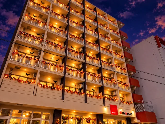 HOTEL KINJO 西町 外観（ハロウィンイメージ）
