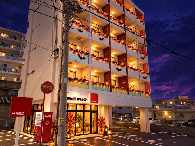 HOTEL KINJO ライカム北中城 330 外観（ハロウィンイメージ）