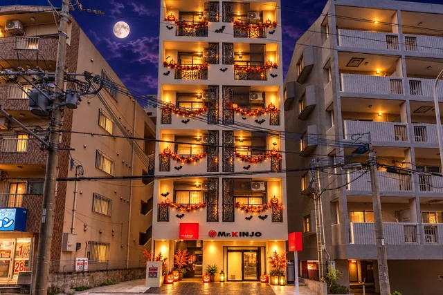 HOTEL KINJO 牧志駅前 24 外観（ハロウィンイメージ）