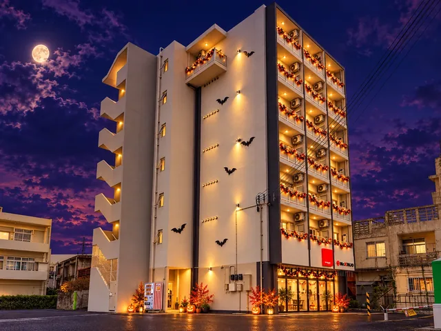 HOTEL KINJO 名護ぐすく 75 外観（ハロウィンイメージ）