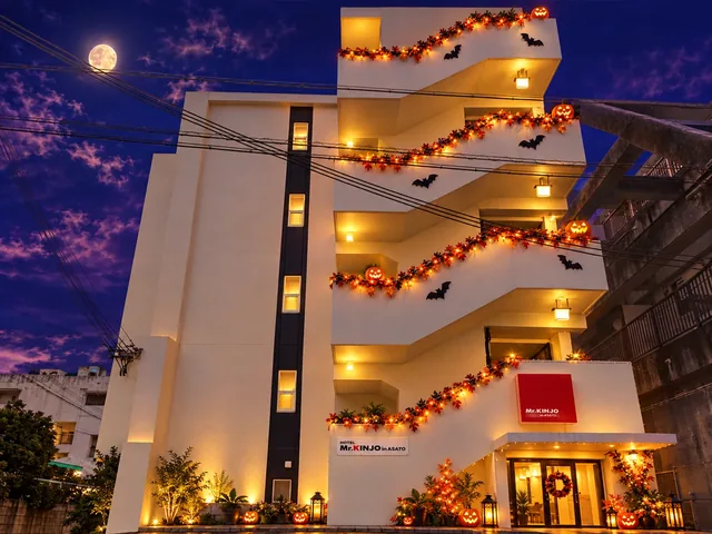 HOTEL KINJO 国際通り入口 310 外観（ハロウィンイメージ）